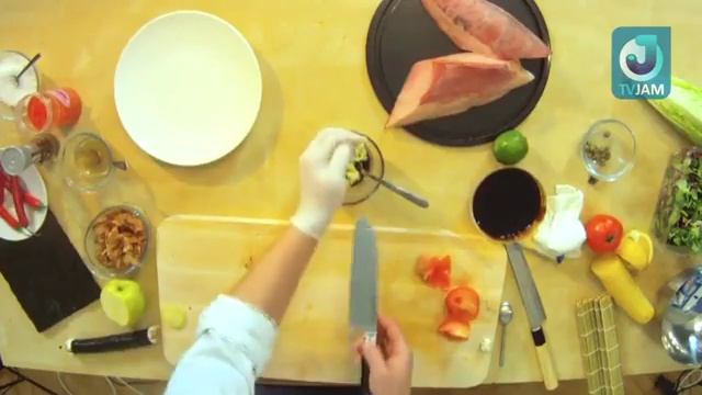 Азиатская кухня  Сашими из лакедры с роллом Моцарелла