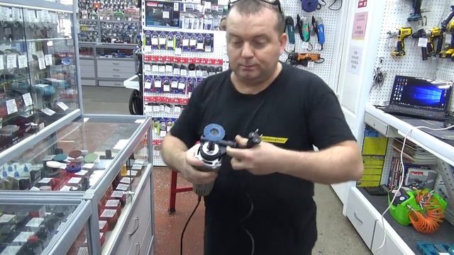 Зачистка метала  ПШМ CROWN СТ13308 образивными щетками