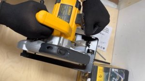 Дисковая пила циркулярка с лазером Dewalt
