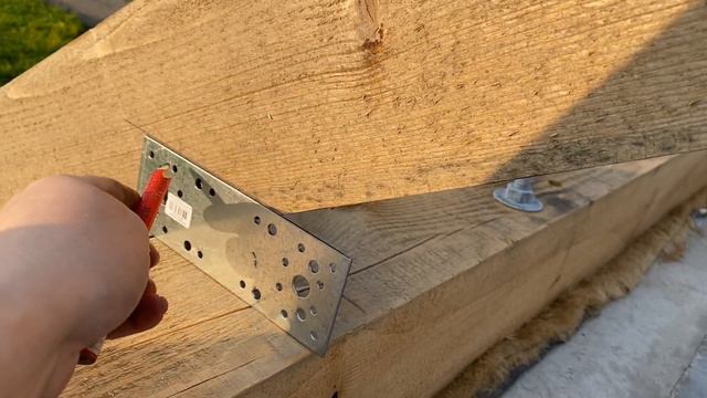 Девушка строит дом! Собираем стропила!