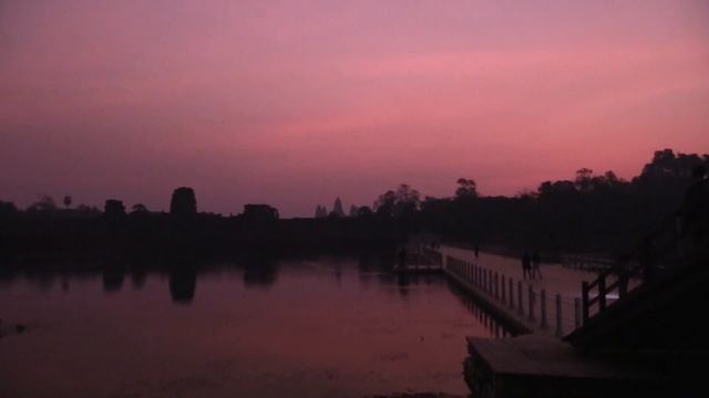 ЖДЕМ ВОСХОД СОЛНЦА. ХРАМОВЫЙ КОМПЛЕКС АНГКОР ВАТ (Angkor Wat. Cambodia) (2) смотреть онлайн