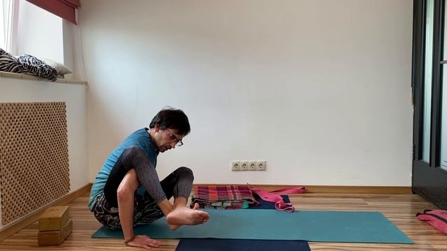 Наклоны, расслабляющая практика, 32 мин смотреть онлайн