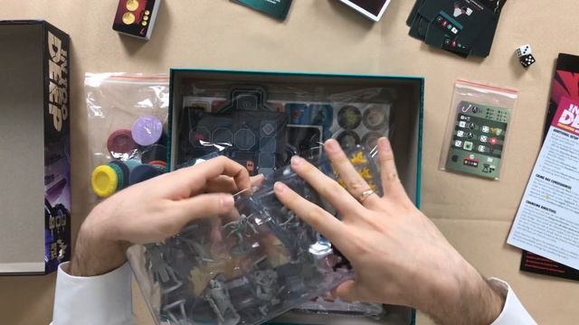 Распаковка и обзор компонентов настольной игры In Too Deep смотреть онлайн