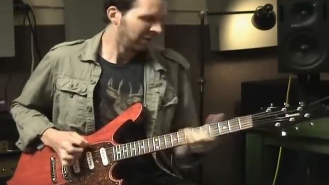 Paul Gilbert describes his new Ibanez Fireman - Fuzz Universe licks смотреть онлайн