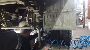 Валдай переборка задних рессор и установка подрессорников от газона.