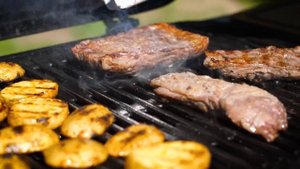 СТЕЙК МАЧЕТЕ и КАРТОШКА на газовом гриле weber traveler