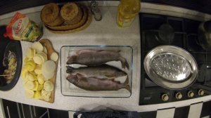 Крупный хариус,тушеный в овощах.