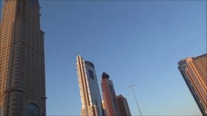 Dubai. По дорогам Дубай. Виды из окна автомобиля.
