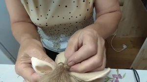 Забавная лошадка--подарок своими руками. Видео 2 делаем глаза рот и  одеваем лошадку.