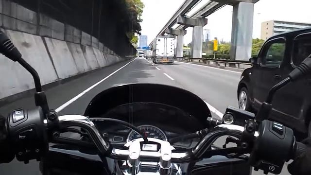 PCX・TOYOTA bBが白バイさんに捕まる。 смотреть онлайн