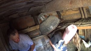 ЛЕРА 24 ЧАСА В ДЕРЕВНЕ ЖИВЕТ ДЕРЕВЕНСКОЙ ЖИЗНЬЮ.
