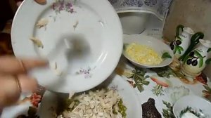 САЛАТ С ЗЕЛЁНЫМ ГОРОШКОМ И СУХАРИКАМИ!!!