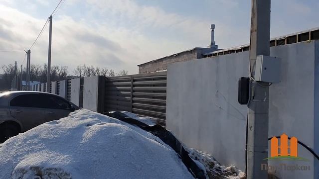 Горизонтальная зашивка металлическим штакетником от ПанПаркан. Видео готового объекта. смотреть онлайн