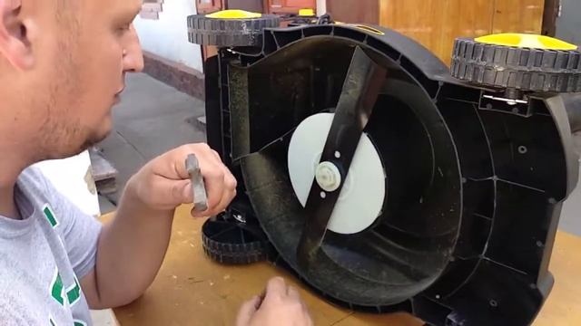 Huter ELM-1400 Электрическая газонокосилка смотреть онлайн