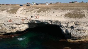 Черноморское 2022. Скалистый берег Крыма с дрона