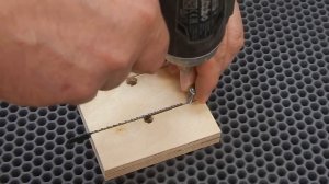 Гениальная идея использования пилок от лобзика! Отличный инструмент своими руками!