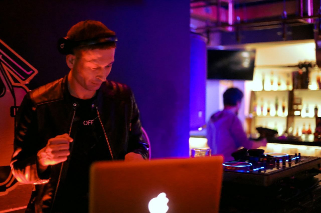 genezzis tehno mix.mp3