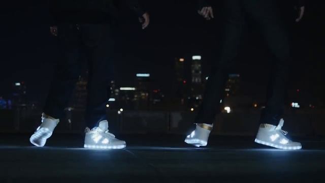 VLADO LED LYTE2 POPPIN JOHN MADD CHADD смотреть онлайн