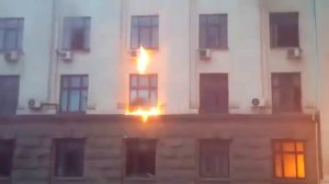 ОДЕССА СЕГОДНЯ НОВОСТИ ЛЕТИТ КОКТЕЙЛЬ МОЛОТОВА В ЗДАНИЕ ПРОФСОЮЗОВ