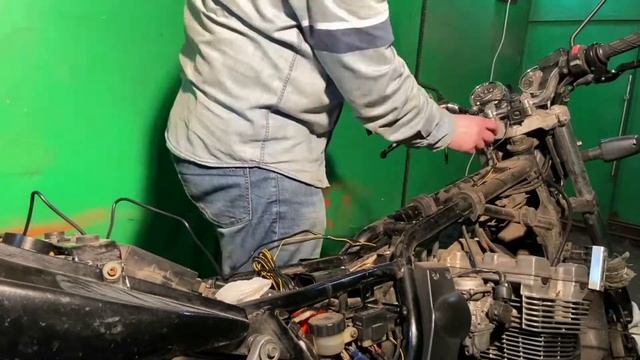 Обзор китайского видео регистратора VSYS P6F. #2 Установка на мотоцикл YAMAHA XJR 400R смотреть онлайн