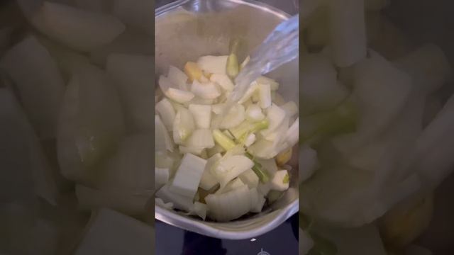 Вкусна крем супа от копър плод и картофи #fenchelsuppe #fenchel смотреть онлайн