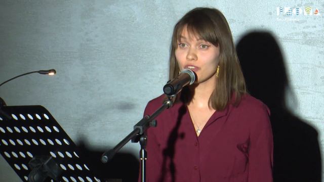 Свободный микрофон / Нина Русяйкина (Дивная Нина) – Пара дней до Нового года... (муз: Баир Борбоев) смотреть онлайн