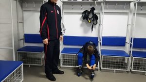 Как правильно одевать хоккеиста?