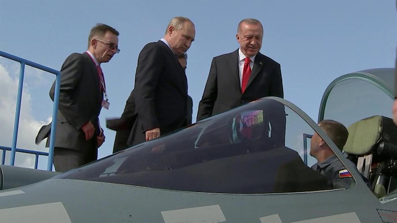 В день открытия авиакосмического салона МАКС новинки осмотрели президенты России и Турции