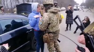 ЖЕСТЬ!!!! досмотр на блокпосту неонацистами. Такого вы не видели