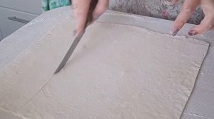 Пирог из слоеного теста с яблоком +банан.ОЧЕНЬ БЫСТРО И ВКУСНО.