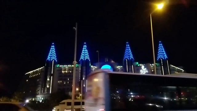 Чем заняты туристы, когда темнеет? Турция Turkey. Анталия Antalya. Лара Lara. Кунду Kundu