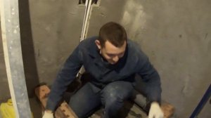 Ремонт и укладка плитки в ванной. Сюрприз от сантехника. Душевой поддон из кирпича