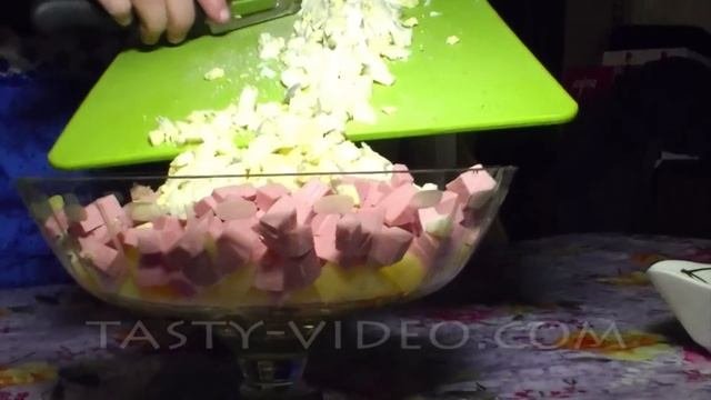 Приготовление окрошки. Окрошка на квасе.