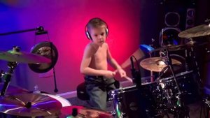6 летний барабанщик играет Metallica   Master of Puppets