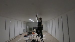 Устанавливаем натяжной потолок. Площадь 100 кв.м. одним полотном