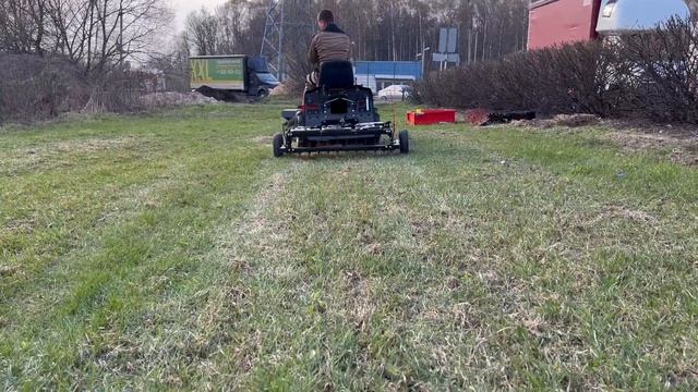 Работа аэратора на садовом тракторе. смотреть онлайн