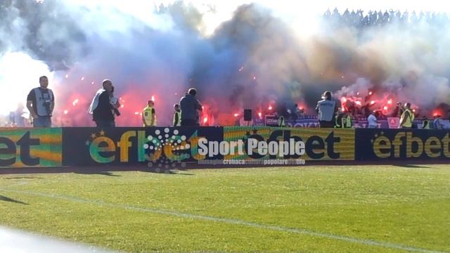 Fuoco e fumo del Levski vs CSKA Sofia, A Pfg Bulgaria 2016-17 смотреть онлайн