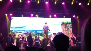 Александр Ревва поёт песню какчелентано