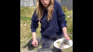 Уха из осетра в казане на костре