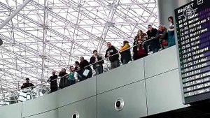Флешмоб в аэропорту Внуково собрал 150 танцоров