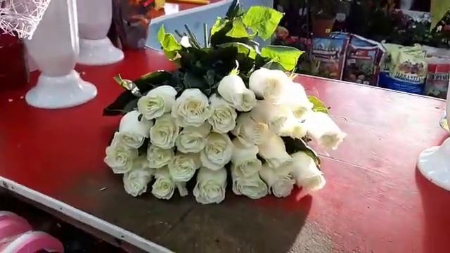 Букет из белых роз . Флорист Эльнур смотреть онлайн