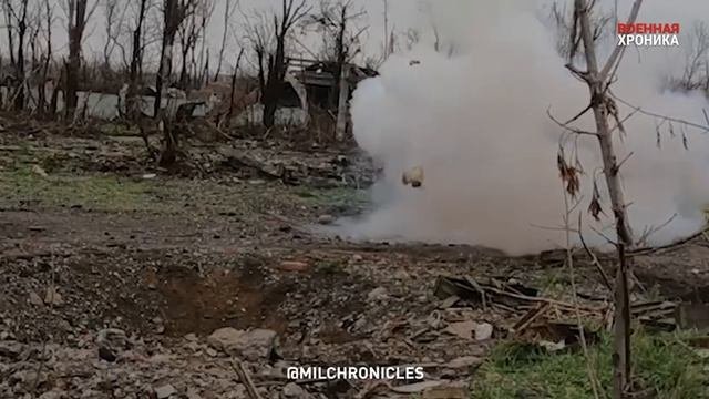 Уничтожение французской противотанковой мины.