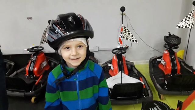 Раз, два, три,... игрушечная трасса в настоящую превратись... смотреть онлайн