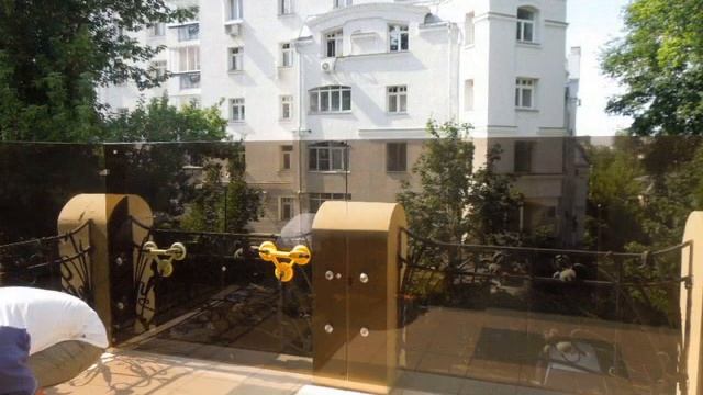 Установка самонесущих перил для улицы