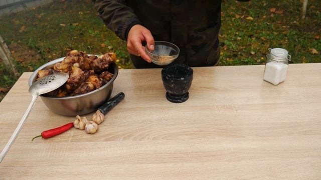ГОВЯЖЬИ ХВОСТЫ ТОМЛЕНЫЕ В ТОМАТАХ В КАЗАНЕ НА КОСТРЕ