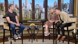 Alexander Skarsgård Is Not a Short King