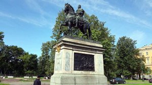 Необычный памятник Петру Первому в Петербурге.