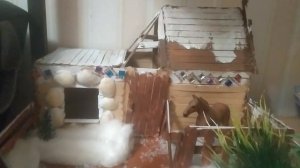 сделал новогодний домик из палочек от мороженого