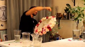 Уроки флористики Славы Роска. Французский букет из душистых роз на каркасе из вербы.