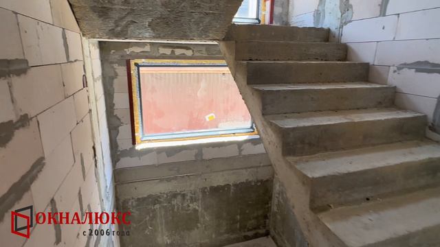 Трехэтажный дом остеклен в алюминиевом профиле с HS- порталами 130 серии на каждом этаже. Окналюкс